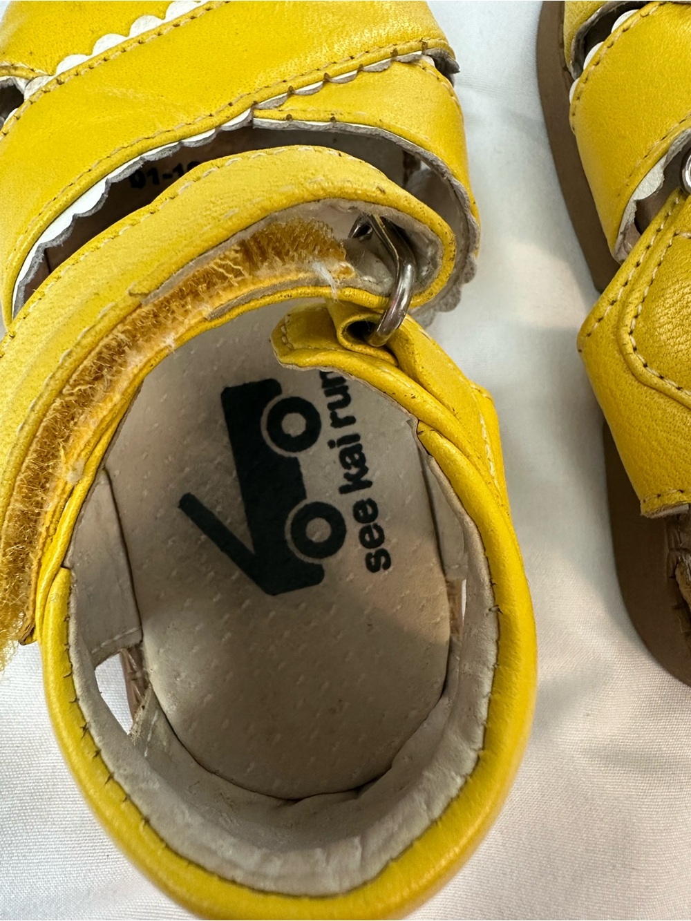 See Kai Run Yellow Closed-Toe Kids Sandals with Hook-and-Loop Strap Size 5 - Picture 3 of 4